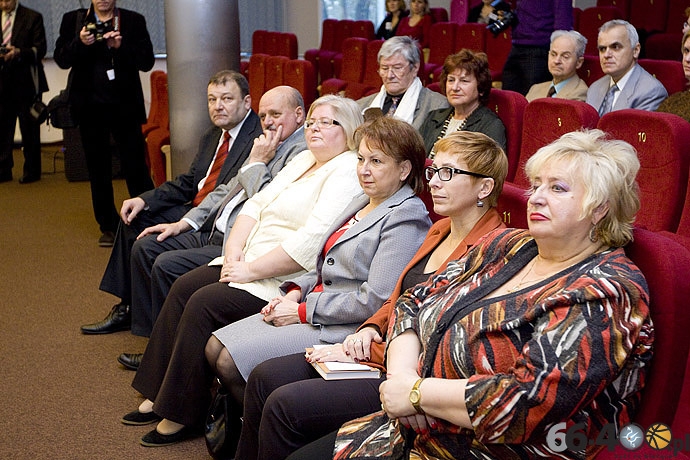 7/12 Gorzów: WiMBP - Odsłonięcie tablicy pamiątkowej patronowi Zbigniewowi Herbertowi