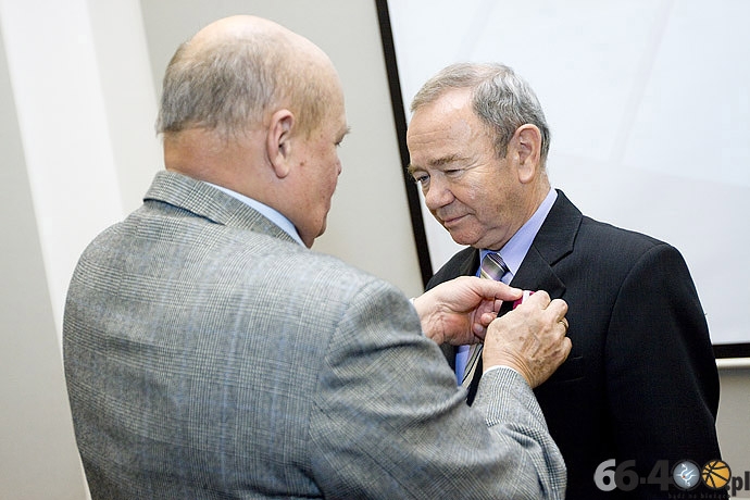 10/12 Gorzów: WiMBP - Odsłonięcie tablicy pamiątkowej patronowi Zbigniewowi Herbertowi