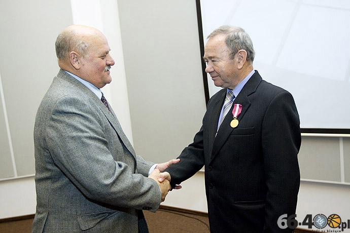 11/12 Gorzów: WiMBP - Odsłonięcie tablicy pamiątkowej patronowi Zbigniewowi Herbertowi