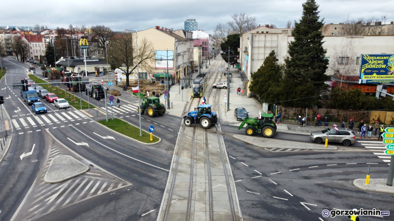 3/16 Rolnicy sparaliżowali Gorzów. Przejechali traktorami przez centrum miasta