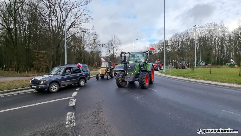 13/16 Rolnicy sparaliżowali Gorzów. Przejechali traktorami przez centrum miasta