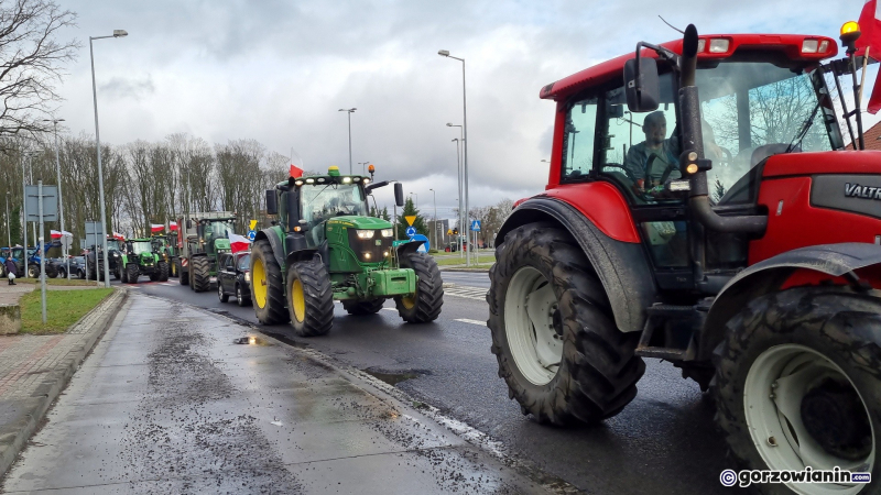 14/16 Rolnicy sparaliżowali Gorzów. Przejechali traktorami przez centrum miasta