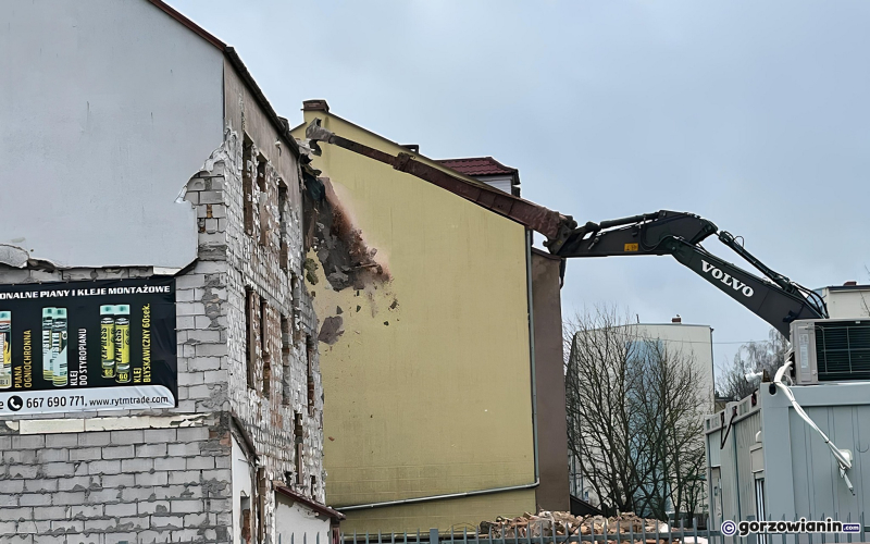 2/6 Rozbiórka budynków przy Al. 11 Listopada. W tym miejscu powstanie Aldi