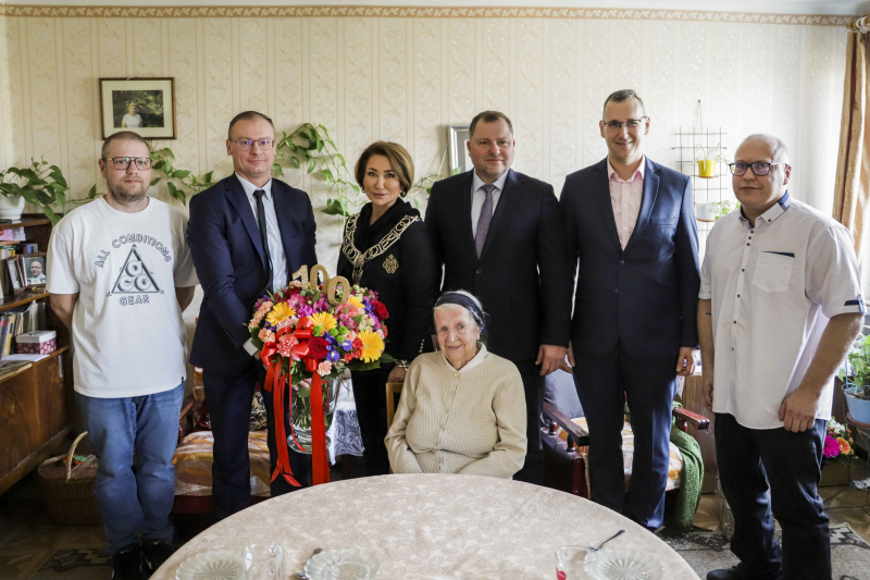 1/7 100 urodziny mieszkanki Gorzowa. Wyjątkowy jubileusz pani Ludmiły