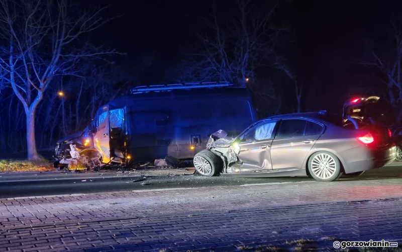 4/5 Czołówka BMW i busa w Kłodawie