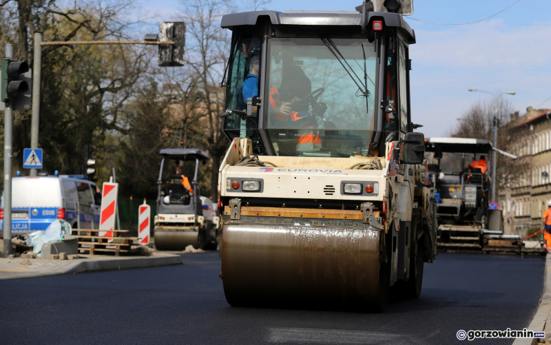 6/11 Układanie asfaltu na Kosynierów Gdyńskich w Gorzowie