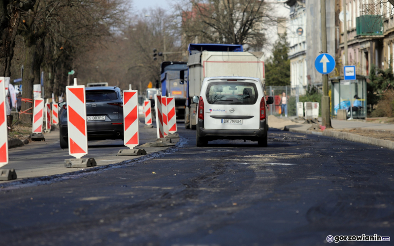 10/11 Układanie asfaltu na Kosynierów Gdyńskich w Gorzowie