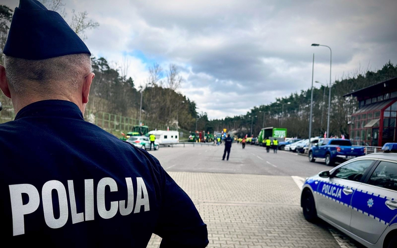 5/6 Rolnicy blokują autostradę A2 w Świecku