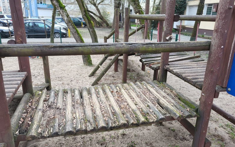 6/7 Zamknięty plac zabaw przy ul. Łużyckiej