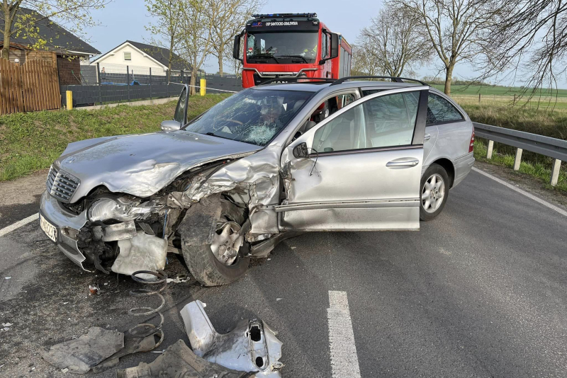 3/5 Czołówka mitsubishi i mercedesa w Janczewie