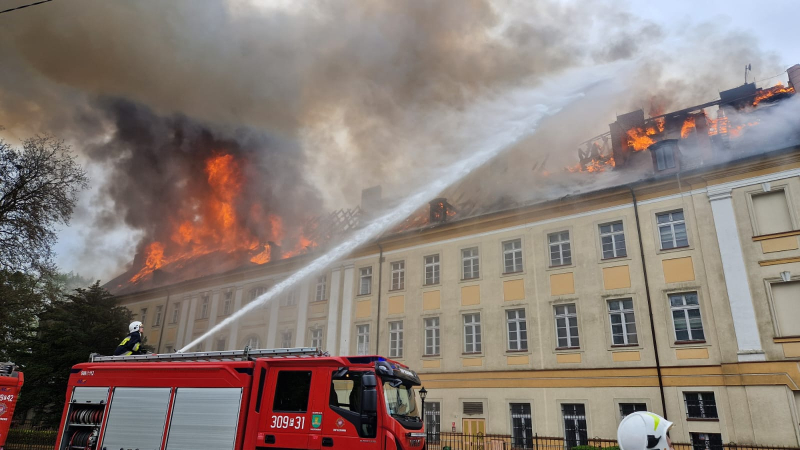 5/16 Potężny pożar uczelni w Gorzowie. Płonie drugi budynek