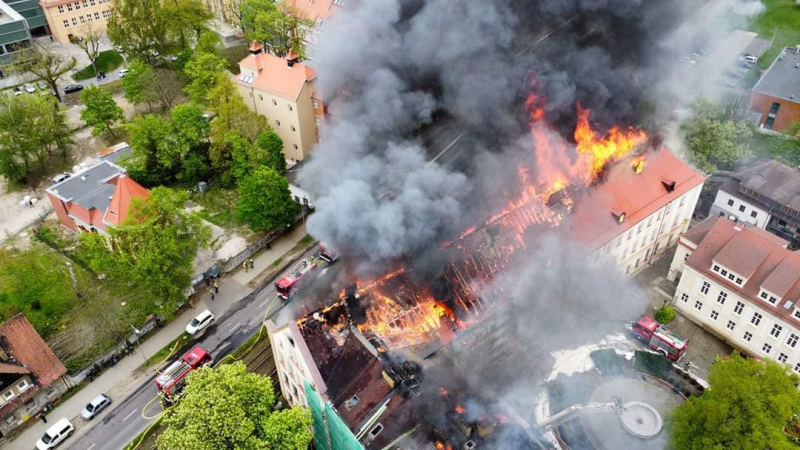 8/16 Potężny pożar uczelni w Gorzowie. Płonie drugi budynek