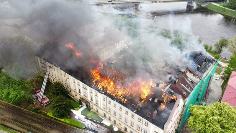 9/16 Potężny pożar uczelni w Gorzowie. Płonie drugi budynek