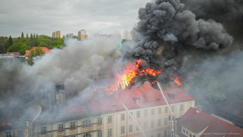11/16 Potężny pożar uczelni w Gorzowie. Płonie drugi budynek