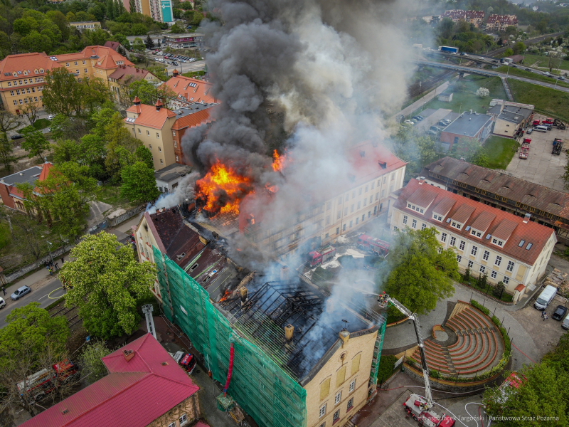 13/16 Potężny pożar uczelni w Gorzowie. Płonie drugi budynek