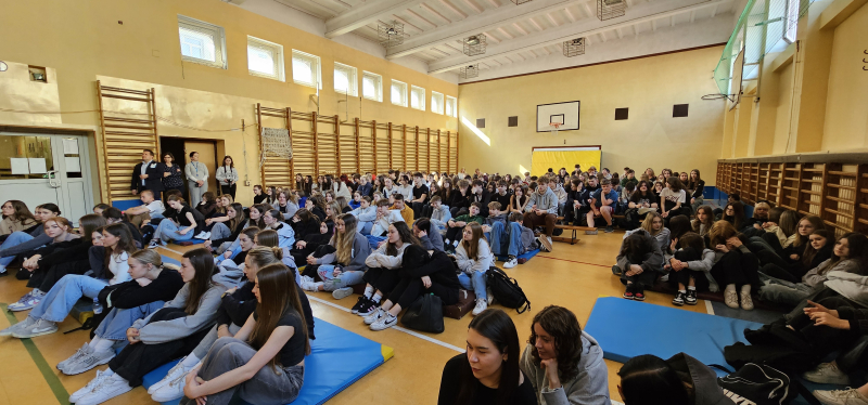 6/7 Dawid Kwiatkowski w III LO rozmawia z młodzieżą o hejcie