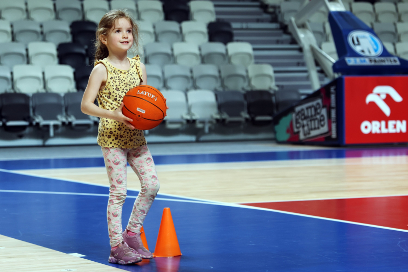 37/128 Lekcja WF z wicemistrzyniami Polski w Arenie Gorzów