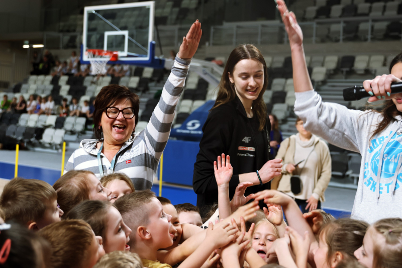 45/128 Lekcja WF z wicemistrzyniami Polski w Arenie Gorzów