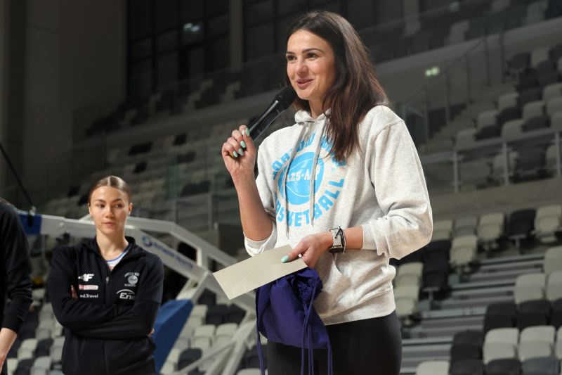 57/128 Lekcja WF z wicemistrzyniami Polski w Arenie Gorzów