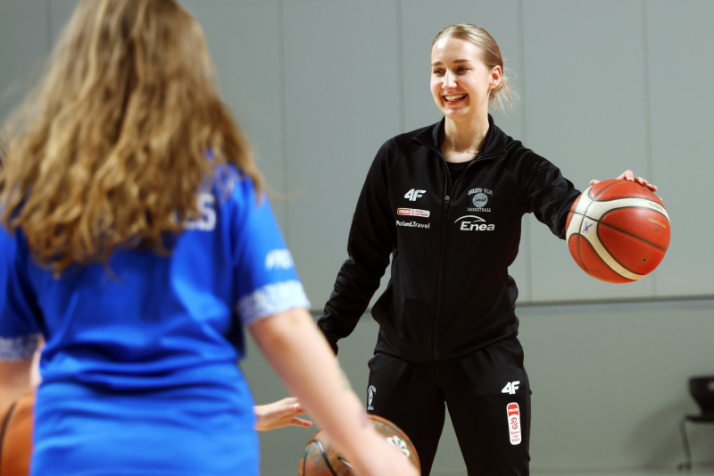 72/128 Lekcja WF z wicemistrzyniami Polski w Arenie Gorzów