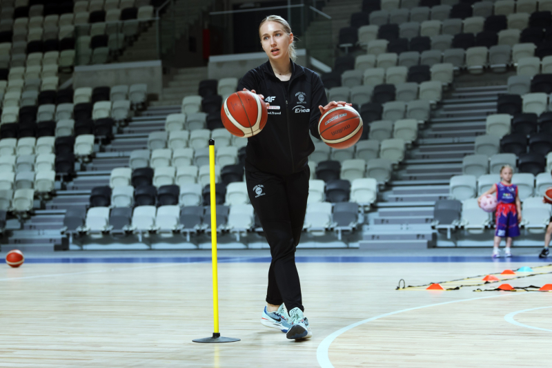 98/128 Lekcja WF z wicemistrzyniami Polski w Arenie Gorzów