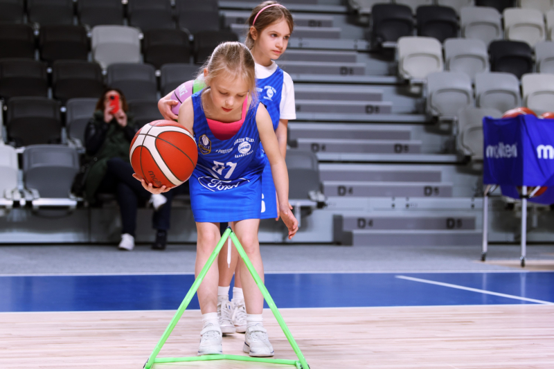 105/128 Lekcja WF z wicemistrzyniami Polski w Arenie Gorzów