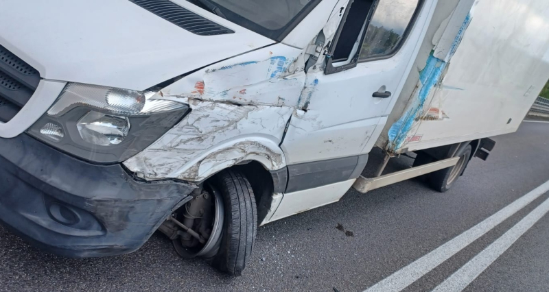 2/7 Zderzenie busa z ciężarówką na starej trójce