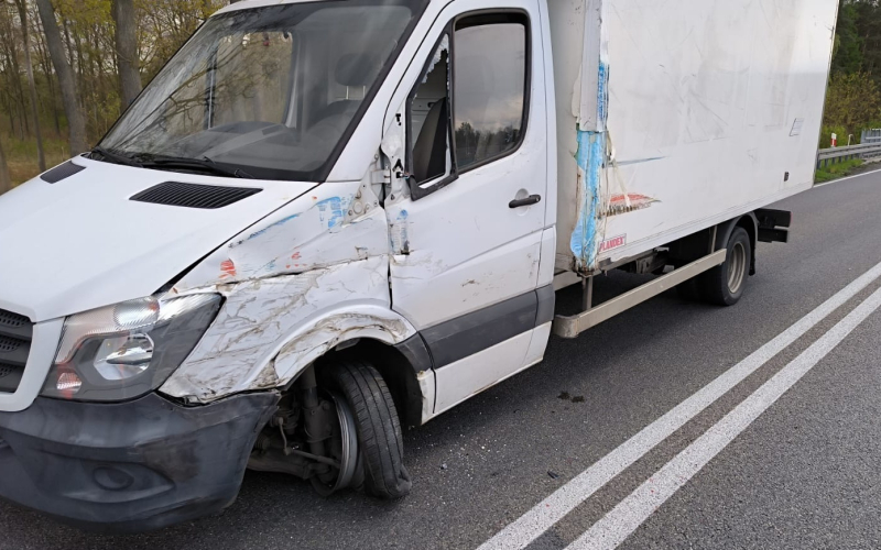 3/7 Zderzenie busa z ciężarówką na starej trójce