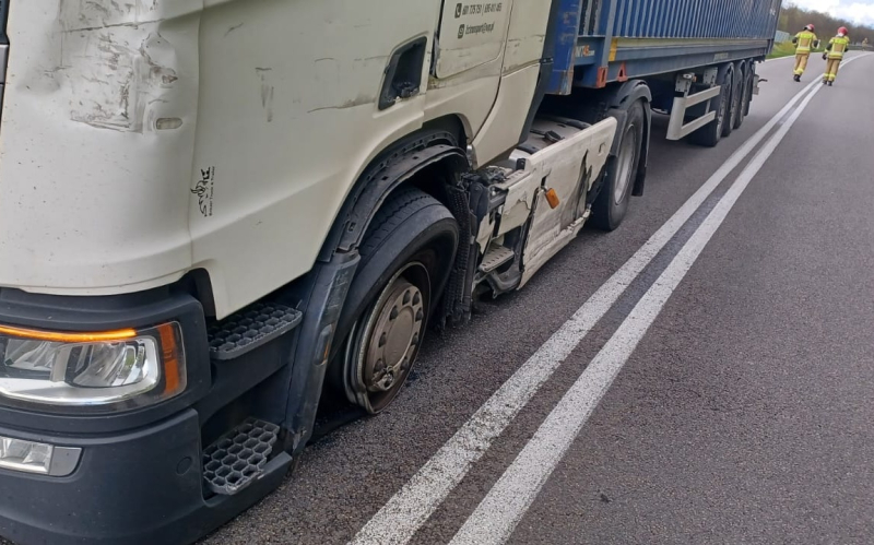 5/7 Zderzenie busa z ciężarówką na starej trójce