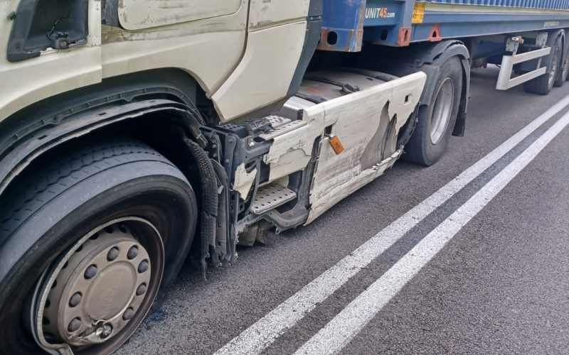 6/7 Zderzenie busa z ciężarówką na starej trójce