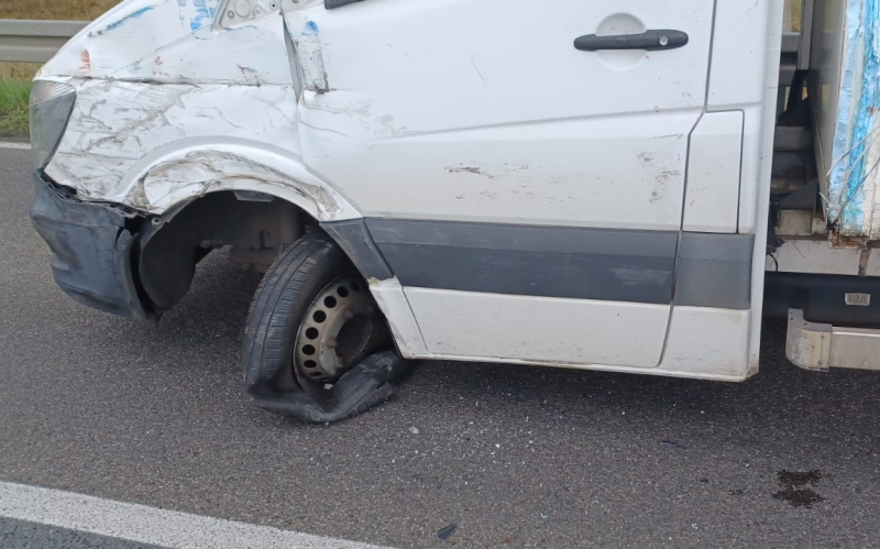 7/7 Zderzenie busa z ciężarówką na starej trójce