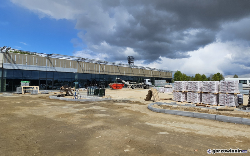 16/24 Tak wygląda park handlowy Silwana od środka