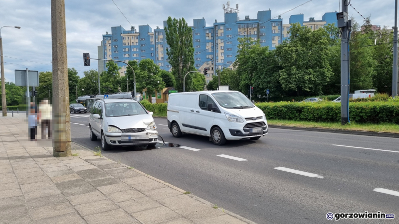 2/7 Wypadek przy Pomorskiej w Gorzowie. Zderzyły się trzy pojazdy