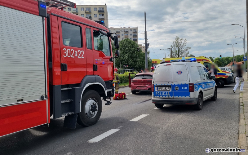6/7 Wypadek przy Pomorskiej w Gorzowie. Zderzyły się trzy pojazdy
