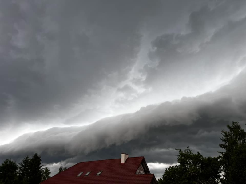 1/12 Zachwyca i przeraża. Chmura szelfowa nad Gorzowem 