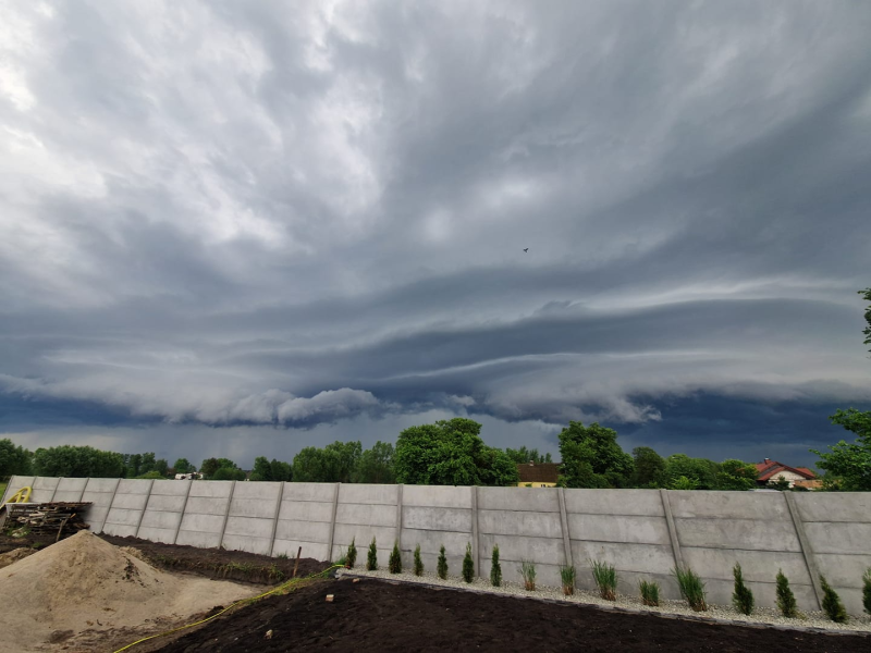 5/12 Zachwyca i przeraża. Chmura szelfowa nad Gorzowem 