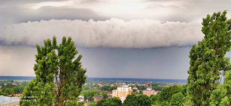 10/12 Zachwyca i przeraża. Chmura szelfowa nad Gorzowem 