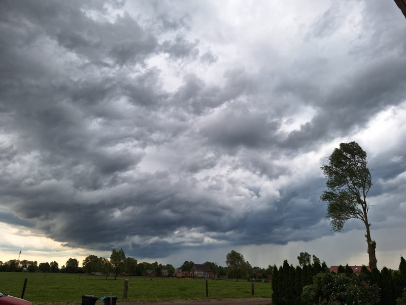 11/12 Zachwyca i przeraża. Chmura szelfowa nad Gorzowem 