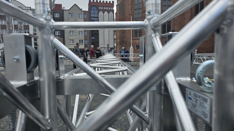 4/5 Na Starym Rynku trwa budowa sceny na Dobry Wieczór Gorzów