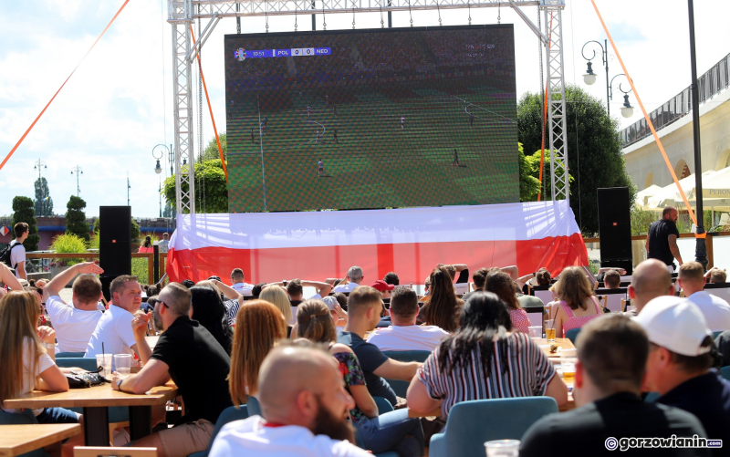 8/26 Mieszkańcy Gorzowa kibicują Polakom w strefie kibica