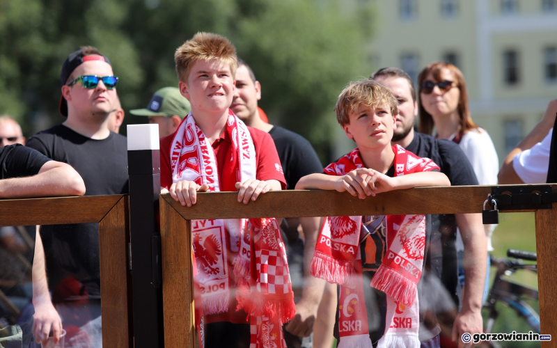 12/26 Mieszkańcy Gorzowa kibicują Polakom w strefie kibica