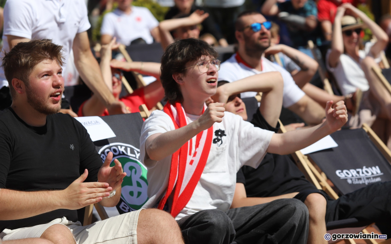 14/26 Mieszkańcy Gorzowa kibicują Polakom w strefie kibica