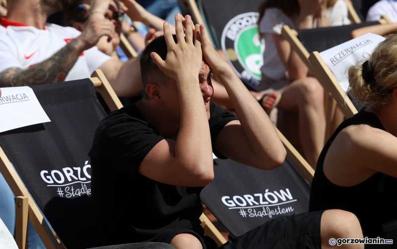 16/26 Mieszkańcy Gorzowa kibicują Polakom w strefie kibica