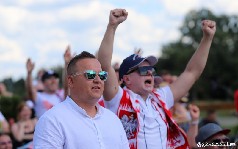 19/26 Mieszkańcy Gorzowa kibicują Polakom w strefie kibica