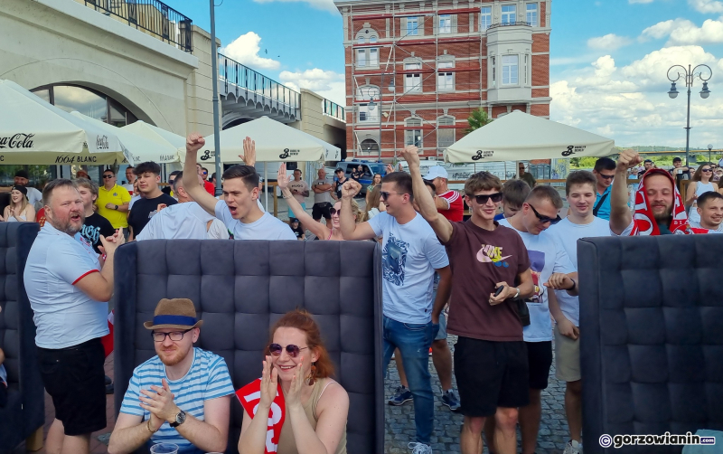 25/26 Mieszkańcy Gorzowa kibicują Polakom w strefie kibica