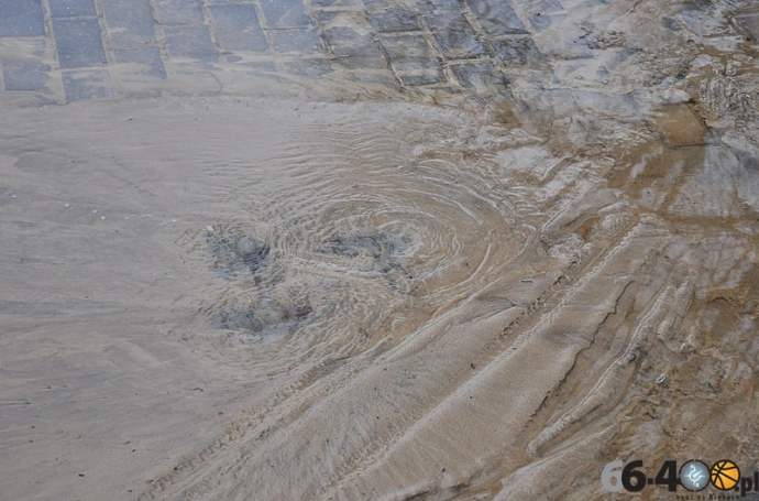 5/17 Awaria rurociągu na skrzyżowaniu ulic Piłsudskiego i Czereśniowej