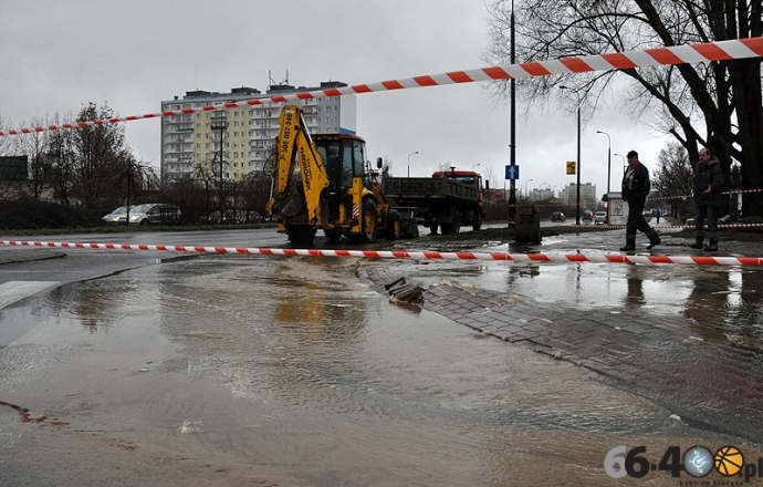 9/17 Awaria rurociągu na skrzyżowaniu ulic Piłsudskiego i Czereśniowej
