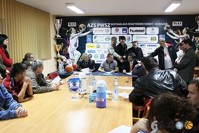 50/51 KSSSE AZS PWSZ Gorzów - Beretta-Famila Schio 70:74