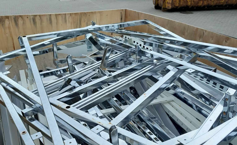 3/10 Strażacy z Santocko-Gralewskiej Ochotniczej Straży Pożarnej zbierają złom