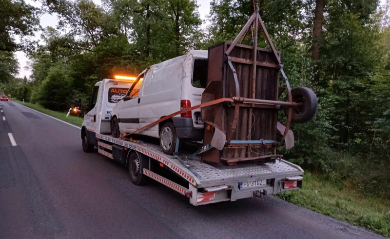 8/10 Strażacy z Santocko-Gralewskiej Ochotniczej Straży Pożarnej zbierają złom